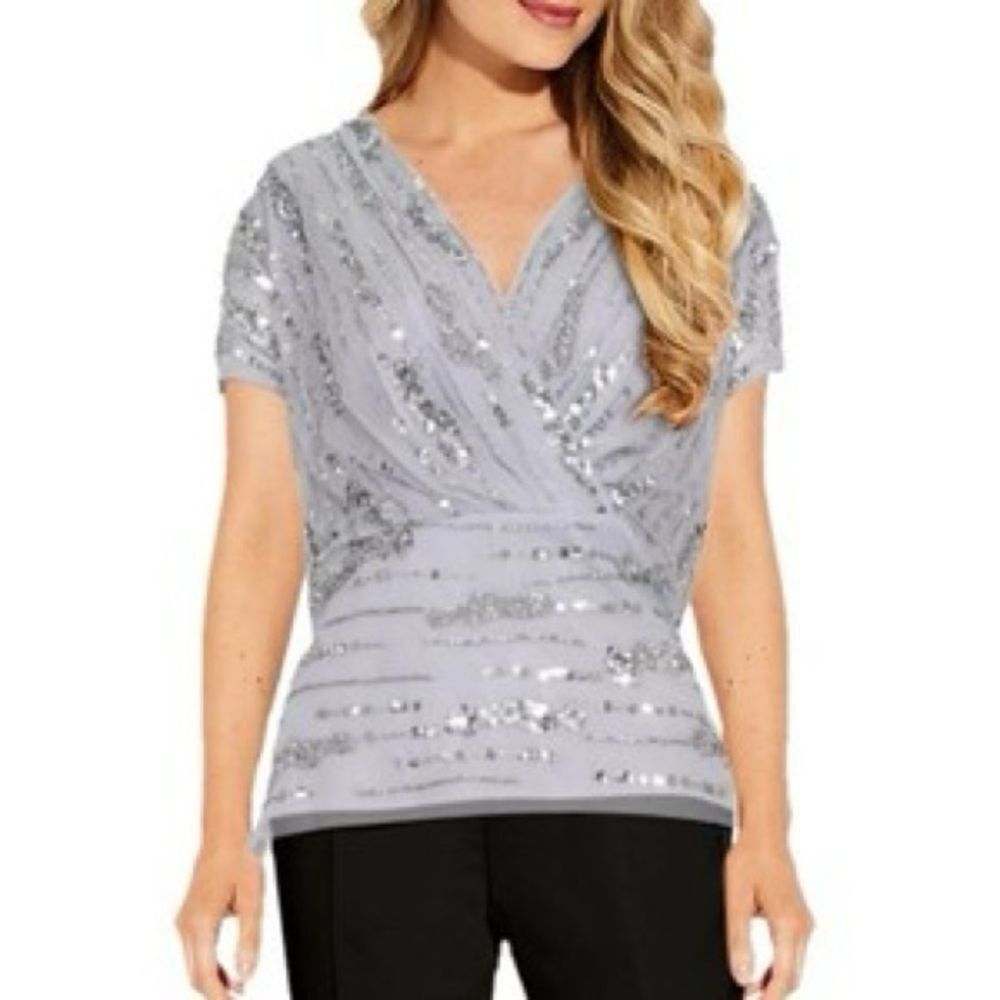 Adrianna Papell Silver Sequin V-Neck Short Sleeve Top brand new size S
